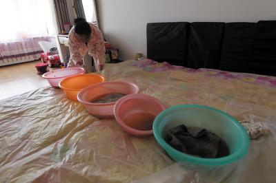 文安楼上漏水，住户失联，小区没物管，业主维权难！律师来支招……